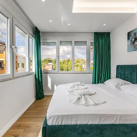 Infinity Beachfront By Ps * Durrës